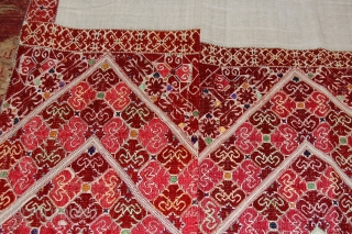 A SWATI HAND EMBROIDERY SHAWL FROM PAKISTAN IN PERFECT CONDITION. IT IS IN COTON AND SILK. FOR MORE INFORMATIONS, PLEASE CONTACT ME           
