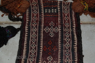 a beautiful salt beg balouch in a very good condition with natural colours. the size is 45 x 25 cm. for more informations, please contact me       