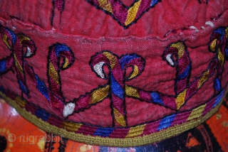 a beautiful hand made turkmen emboidery head in a very good condition. for more informations, please contact me               