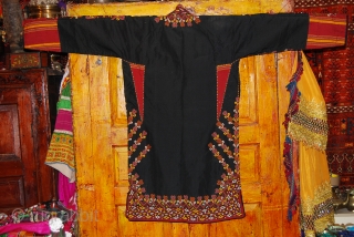 A fabulous Black Tekke chapan in a very great condition.                       