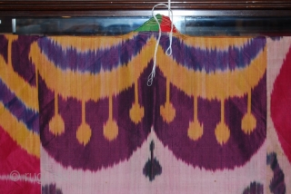 A BEAUTIFUL OLD IKAT CHAPAN FROM UZBEKISTAN 19TH CENTURY. IT'S IN A GREAT CONDITION WITH BEAUTIFUL COLORS

FOR MORE INFORMATIONS, KINDLY MAIL ME           