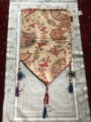 A Beautiful Antique lakai hand made embroidery. The size is 62 X 40 CM. for more détails and pictures contact me.            