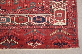 Yamut Turkoman Carpet 
size: 196 x 304 cm
good condition repair has been done
                    