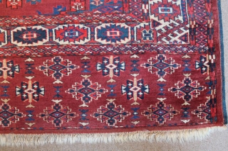 Turkoman Yamout Carpet
size: 201 x 310 cm                          