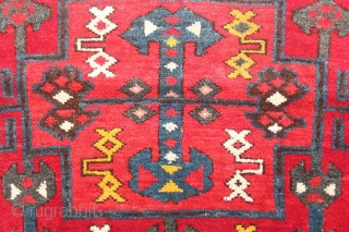 Uzbek pile piece, some synthetic red, great condition,  circa 1900.
size: 60 x 68 cm                  