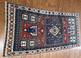 Walter. Old Kazak cir: 1930 Good conditions.
Wool on Wool.
5'1" X 2'8"