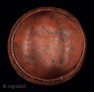 Lacquer ware bowl.
Burma.
10" in diameter (25 cm).


                          