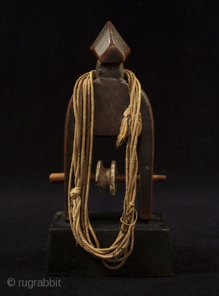 Hornbill heddle pulley.
Senufo, Ivory Coast.
6-1/2" by 3" (16.5 by 7.5 cm).
Mid 20th century.                    