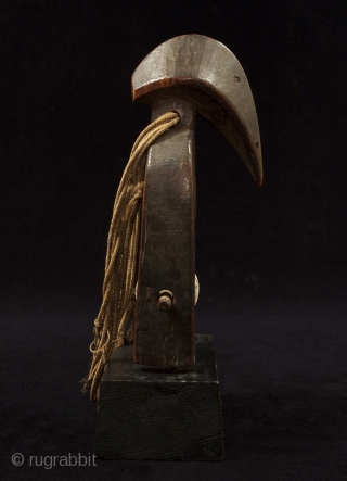 Hornbill heddle pulley.
Senufo, Ivory Coast.
6-1/2" by 3" (16.5 by 7.5 cm).
Mid 20th century.                    