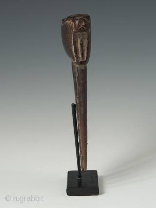 Charming carved wood comb from the Baule tribe, Côte d'Ivoire, depicting an animal. 5" (12.6 cm) high                