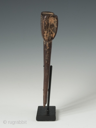 Charming carved wood comb from the Baule tribe, Côte d'Ivoire, depicting an animal. 5" (12.6 cm) high                