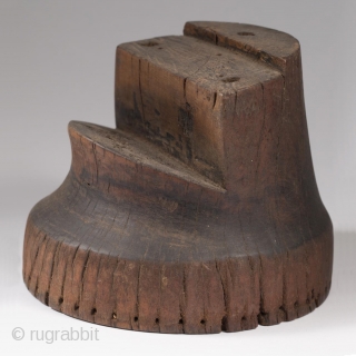 Tanggeon with base,
Korea.
Horsehair, wood,
21" (53.3 cm) in circumference, 6" (15.2 cm) high.
Late 19th to early 20th century.
The tanggeon was worn by nobility, as well as men in the commercial and medical fields.  ...