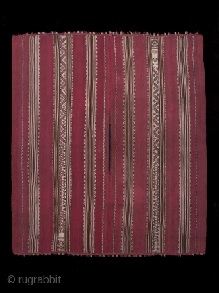 Ponchito (small poncho),
Aymara culture, Bolivar region, Bolivia.
Camelid yarns, natural dyes,
Mid 19th century, 1825-1875,
45" (114 cm) high by 39" (99 cm) wide.
Warp-faced alpaca plain weave with stripes of complementary warp weave. Excellent condition. 