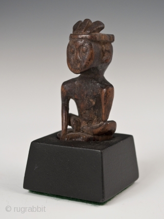 Small wood charm,
Dayak, Borneo.
3" (7.6 cm) as based.
19th century.                        