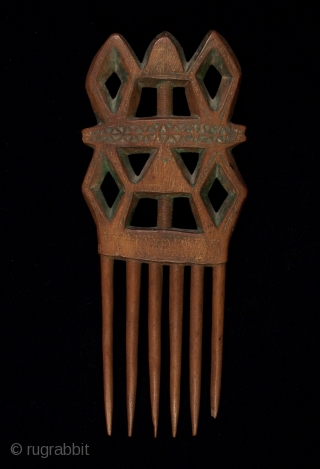 Comb. Akan, Ghana. Carved wood. 9” (23 cm) high. Metal base included.                     