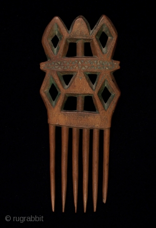 Comb. Akan, Ghana. Carved wood. 9” (23 cm) high. Metal base included.                     