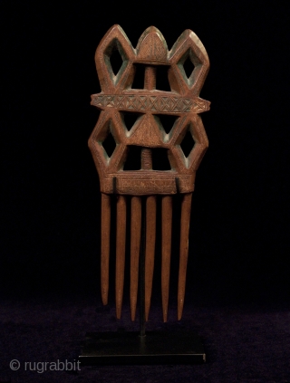 Comb. Akan, Ghana. Carved wood. 9” (23 cm) high. Metal base included.                     