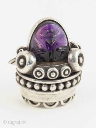 Aztec head brooch or pin, Talleres de los Ballesteros, Taxco, Mexico. Silver, amethyst, Mid-20th century. 1.75" (4.5 cm) high. A beautifully carved amethyst head of Aztec royalty set into a sterling silver  ...