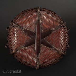 Japanese Antique Bamboo Basket Signed


Japanese antique bamboo basket, with beautiful handle attached at the lower sides and bound with special decorative stylized knots. Hexagonal body of woven herringbone pattern. Feet at bottom  ...