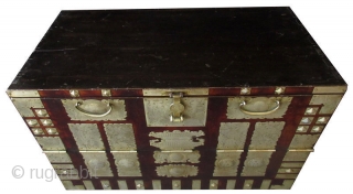 Antique Korean Ginko wood Bandaji (blanket chest)


Beautiful Northern Korean bandaji (blanket storage chest) with highly ornate white brass fittings incised with birds and flowers and auspicious symbols. The white brass plated mounts  ...