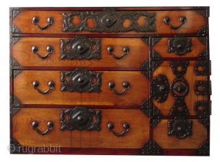 Antique Japanese Sendai Tansu

                             