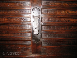 Original Antique Japanese Gifu accountants Choba
Beautiful Japanese accountant's chest from the Gifu prefecture. Meiji period, 1868-1912. Wonderful mortison tennon joinery. The frame and surfaces are made of Keyaki wood, which is unusual.  ...