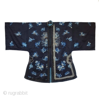 Chinese Antique Silk Robe With Blue Butterflies


Chinese antique silk women's robe, embroidered with butterflies and flowers, with elaborate butterflies and fruit in forbidden stitch with gold thread details on a dark, blue  ...