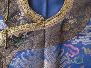 Chinese Antique Dragon Robe, Qing Dynasty


Antique Chinese dragon robe woven with 8 dragons (3 on the front, 3 on the back, and 1 on each shoulder). Dragons and Taoist symbols woven in  ...