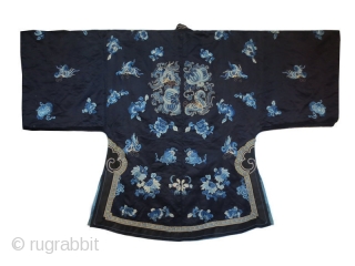 Chinese Antique Silk Robe With Blue Butterflies


Chinese antique silk women's robe, embroidered with butterflies and flowers, with elaborate butterflies and fruit in forbidden stitch with gold thread details on a dark, blue  ...