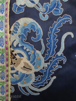 Chinese Antique Silk Robe With Blue Butterflies


Chinese antique silk women's robe, embroidered with butterflies and flowers, with elaborate butterflies and fruit in forbidden stitch with gold thread details on a dark, blue  ...