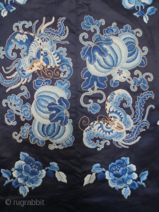 Chinese Antique Silk Robe With Blue Butterflies


Chinese antique silk women's robe, embroidered with butterflies and flowers, with elaborate butterflies and fruit in forbidden stitch with gold thread details on a dark, blue  ...