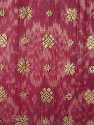 Antique Malaysian Palembang Songket Head Cloth

A mounted hand-woven Malaysian Songket head cloth from the Palembang region of South Sumatra. Weft ikat, supplementary weft weave, silk and gold thread with natural dye. The  ...