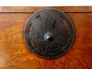 Rare Japanese Keyaki Burl Tansu Taira Clan Mon

Rare Japanese Yonazawa Keyaki (zelkova) burl front tansu with original golden honey lacquer finish. The round lock plates on each drawer feature the emblem of  ...