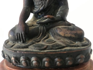 19th Century Sino Tibetan Seated Buddha

Bronze Buddha from Sino Tibetan tradition. Wonderful details on the robe with inscription on back. Buddha sits on a wooden stand. Provenance: From the William Ashby Estate.  ...