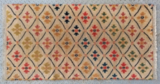 No.R155 * Tibetan Antique Rug.Age: 19/20th Century.Size:76x148cm（2'6"x4'10").Origin: Tibetan. Shape: Rectangle.Flower lattice pattern.Background Color: Off-whites,lvory.wool/wool.                   