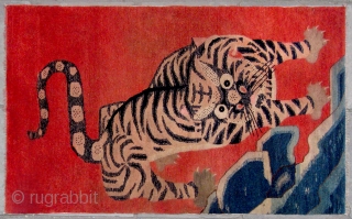 No.CL060 * Chinese Antique "Tiger " Rug.Age: Late 19th Century.Size: 100x162cm ( 3'3" x 5'4" ).Origin: Baotou-Suiyuan. Shape: Rectangle.Background Color: Reds. A heroic bearing tiger is setting off. This rug was probably  ...