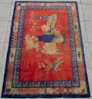 No.R020 * Chinese Antique "Frog + Vase" Rug , Size: 132x205cm(4'4"x6'9").Origin: Baotou-Suiyuan.Shape: Rectangle. Background Color: Reds.This great pictorial carpet tells the story of China's four seasons. The very whimsical frog with flowers  ...