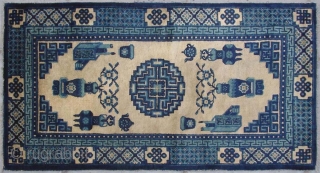 No.R111 * Chinese Antique Rug , Age: 19/20th Century. Size: 69x133cm(27"x52").Origin: Baotou-Suiyuan.Shape: Rectangle. Background Color: Whites. 
                